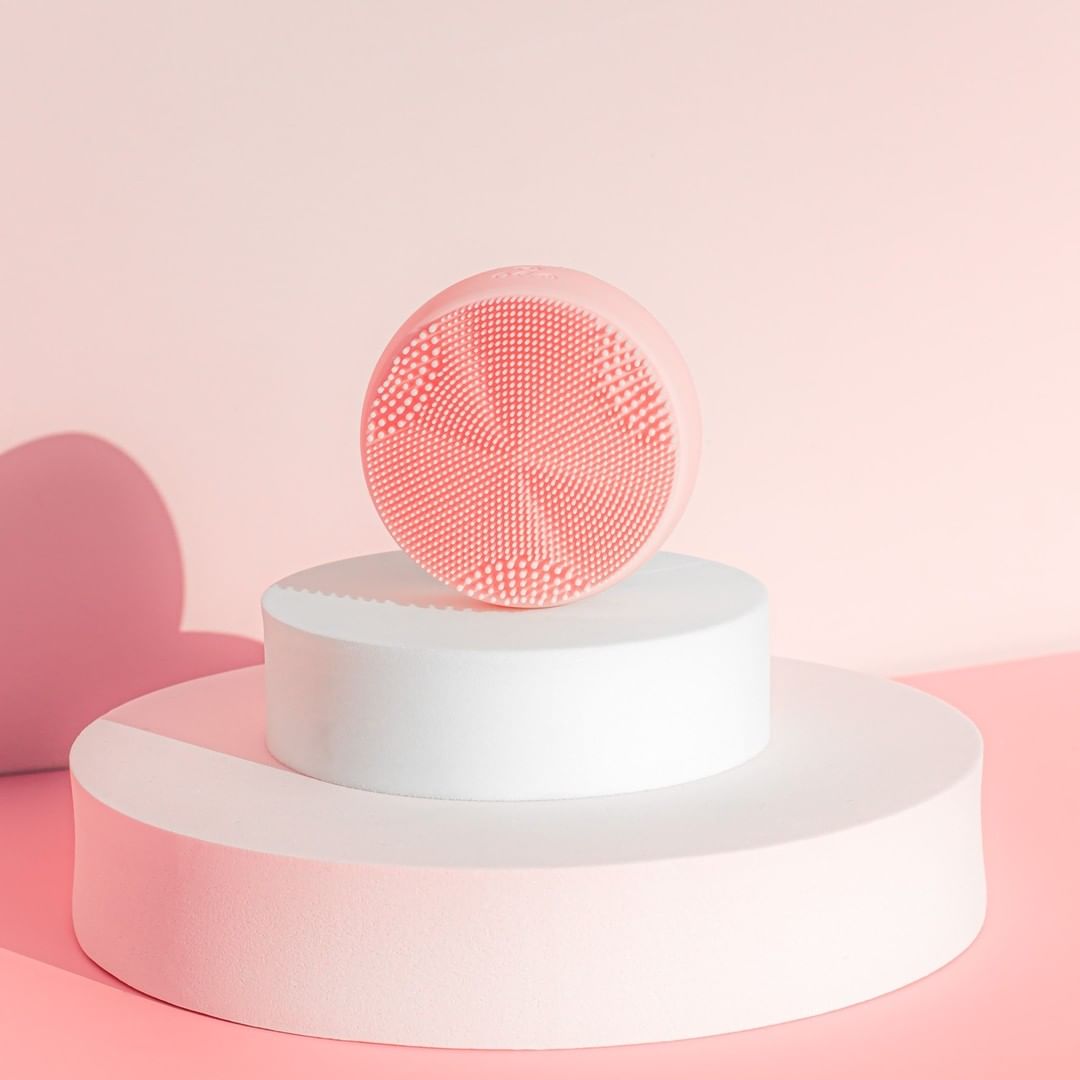 GloSculpt Cleansing Brush With LED Light Therapy